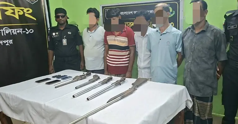 অস্ত্রসহ গ্রেপ্তারকৃতরা